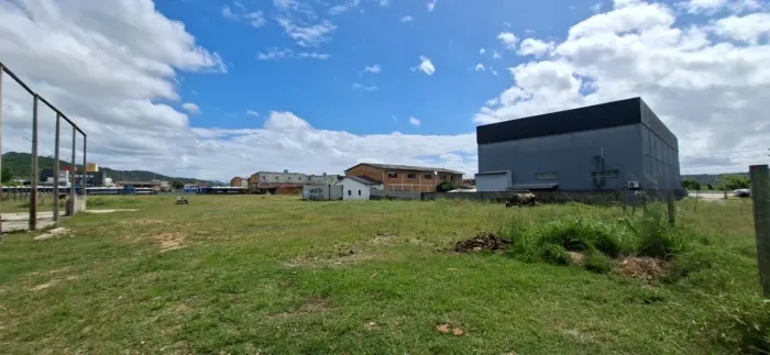 Terreno de 4.413 m² para alugar em Florianópolis/SC!