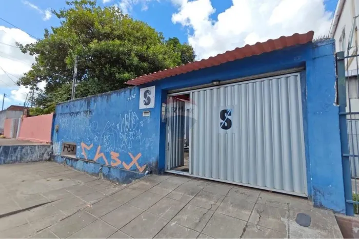 Casa Av Norte, Apipucos, 135m² área útil e 210m² área total, 02 vagas, 04 quartos