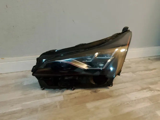 Farol Lexus esquerdo nx 300 2018/2022 original sem detalhes