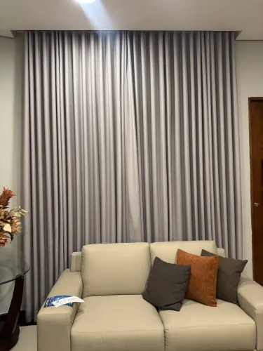Duas cortinas elegantes para sala