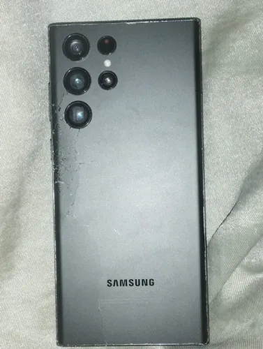 S22 ultra + 200 reais por iPhone bom.
