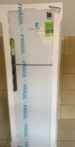 Geladeira frost free nova lacrada 377 litros inverter.