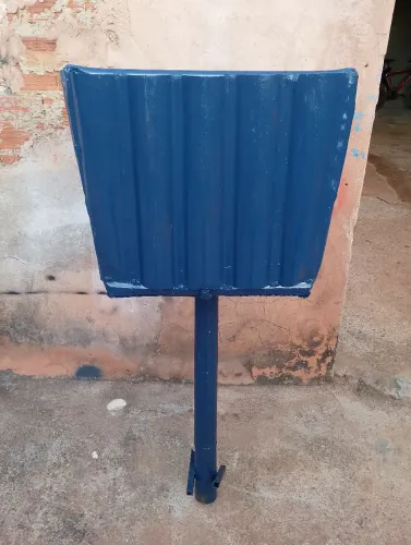 Lixeira média disponível em estoque , ideal para condomínio pequeno /residência 