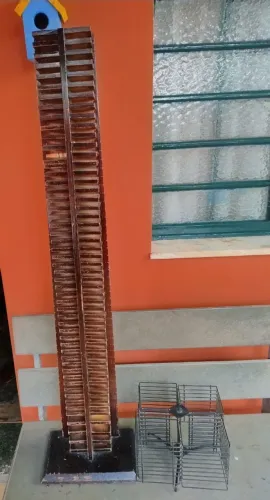 Vendo dois porta CDs torre e carrossel