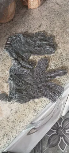 Vendo duas luvas malha de aço 