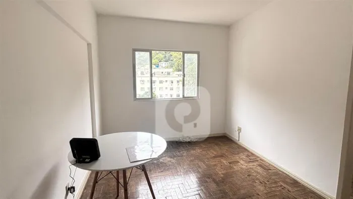 Apartamento 1 Quarto e dependência 62m2 Glória
