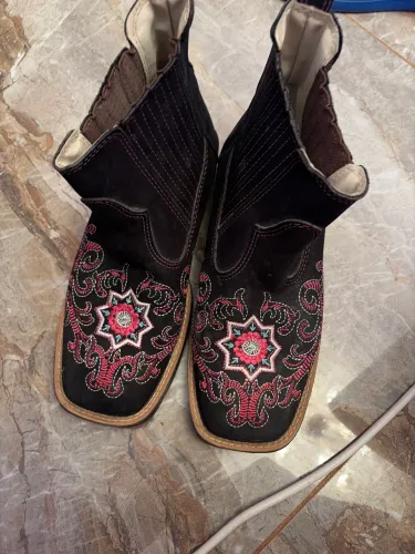 Bota country bordada