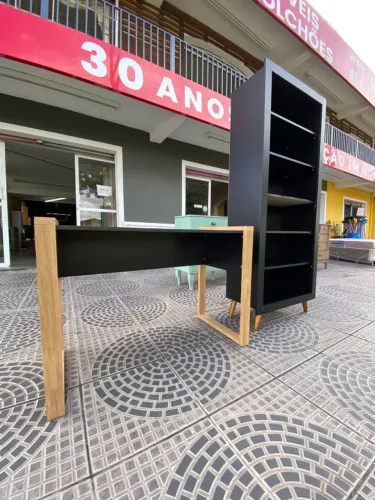 Estante prateleira preta + mesa de computador