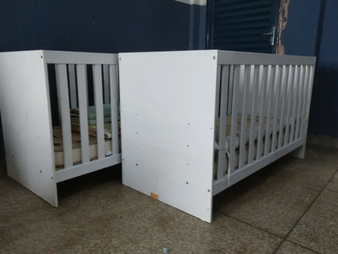 Berço semi novo com colchão