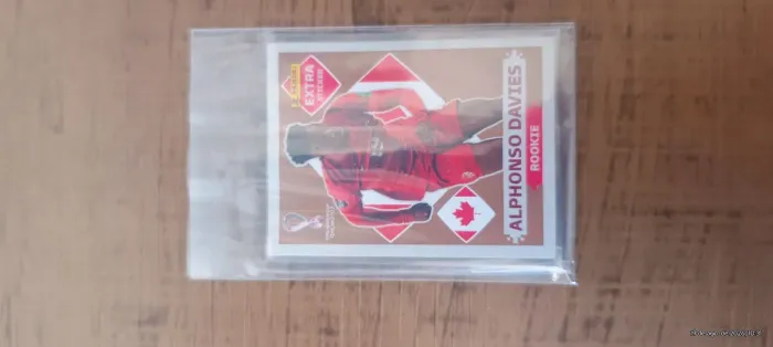 Alphonso Davies legend bronze 2022