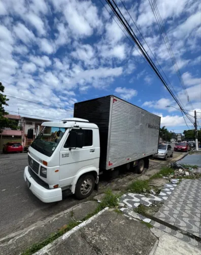 Frete caminhão baú urgente grande 