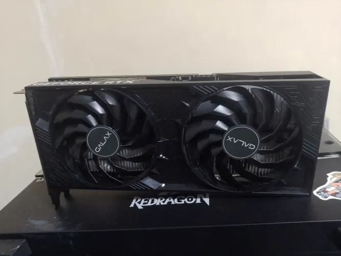 RTX 4060 8GB (para sair logo)