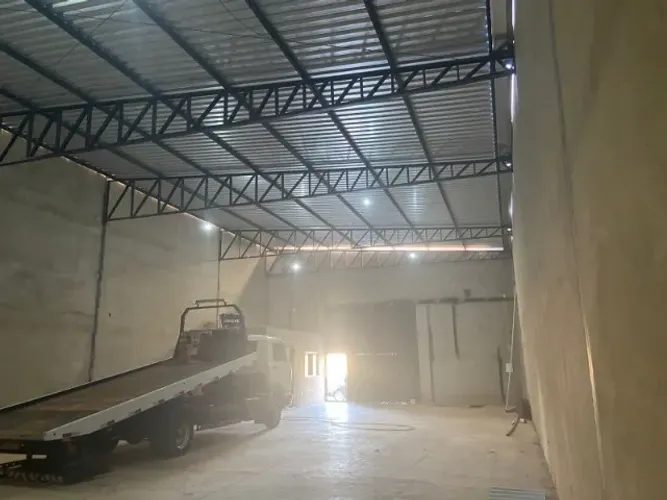 ALUGO GALPÃO COMERCIAL 270MTS BAIRRO KAMAYURA