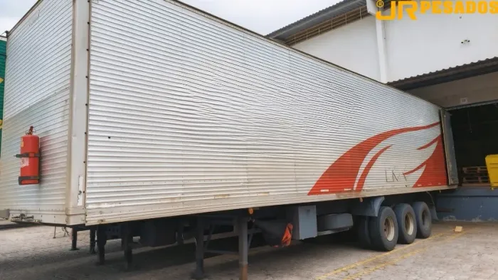 carreta bau idererol ano 1995 furgao 26 paletes com 12 pneus