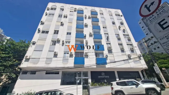 Apartamento a venda com 3 quartos, sendo 1 suíte, vaga e elevador no Centro de Florianópol