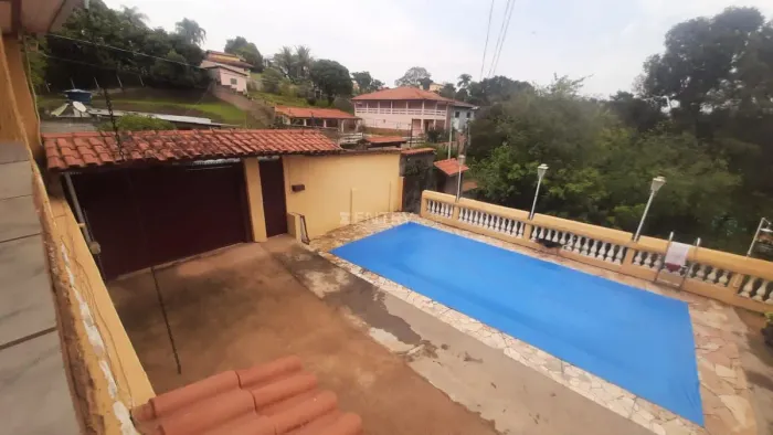 Chacara com Piscina / 3 Dormitorios /379 m.