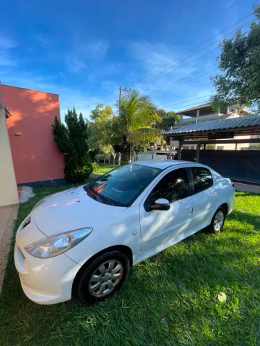 Peugeot 207 Sedan Passion XR 1.4 Flex 8V 4P 2013