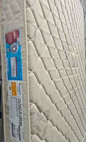 Colchão casal D33 Luckspuma em ótimo estado + box casal por apenas R$650