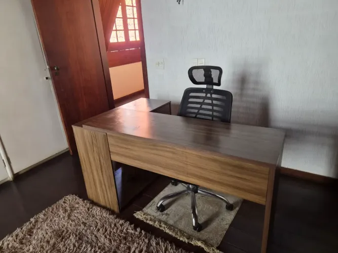MESA DE ESCRITORIO COM CADEIRA. EXECELENTE ESTADO.