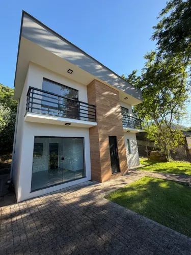 Casa em Boca do Mato - Cachoeiras de Macacu com vista livre para as montanhas!
