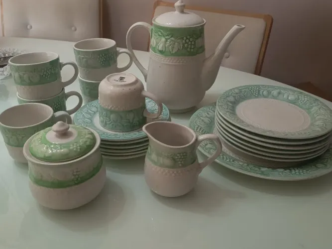 Jogo de Chá e Café Vintage Fine China 22 Peças - Cerâmica Verde e Branca Relevo Frutas