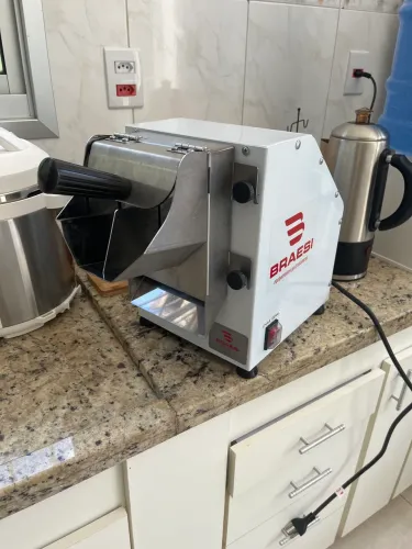 Ralador Queijo / Coco industrial Braesi RQ 10 bivolt estado de novo