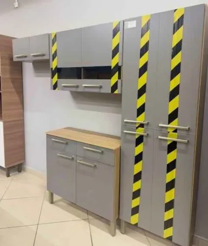Armário cinza novo na caixa