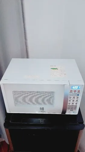 Microondas Eletrolux 20 litros,127 volts.
