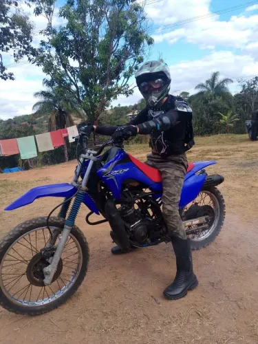 Moto Agrale roupa CRF pra trilha