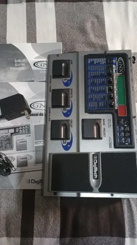 Vendo pedaleira Digitech GNX1 zerada
