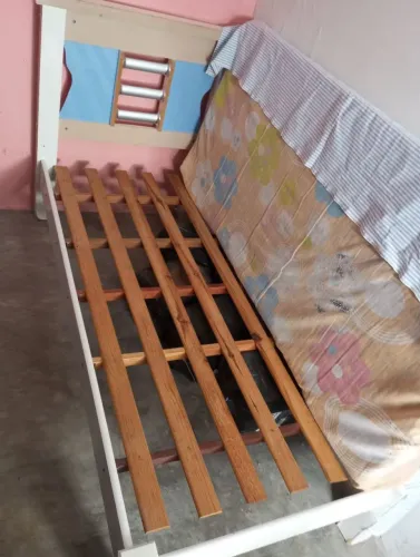 Cama de solteiro masculino/feminino