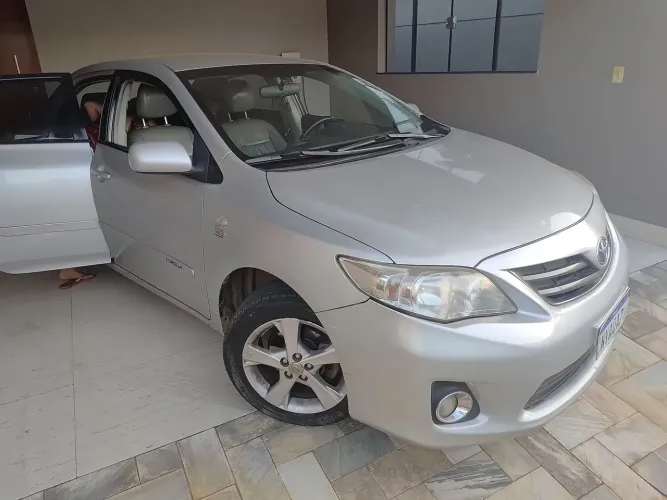 Toyota Corolla GLI 1.8 Flex 16V Aut. 2013