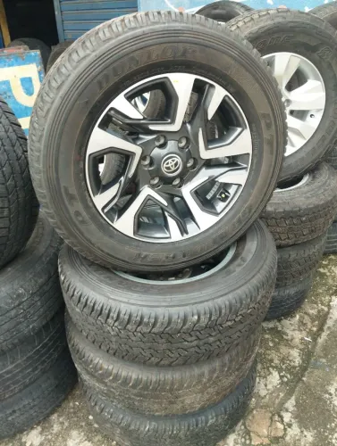 jogo de roda diamond aro 18 originais com pneu Bridgestone mas também tem outros modelos