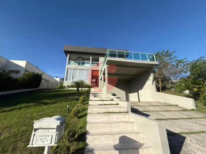 Casa em condomínio fechado à venda com 4 quartos sendo 3 suítes- 1.000 m² construídos- Mir
