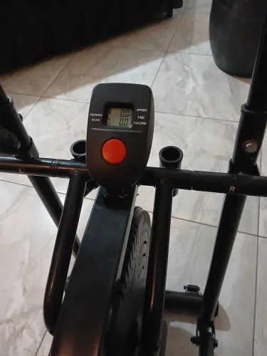 Vende se aparelho elíptico semi novo, pouco usado, com manual