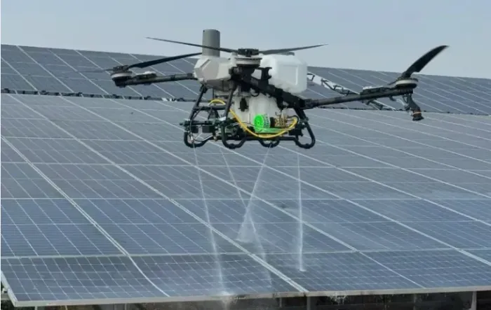 Kit para limpeza de placas solares com drone