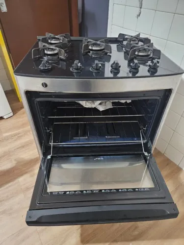 Fogão Consul CFSVAR 5 bocas com mesa de vidro e grade de ferro fundido