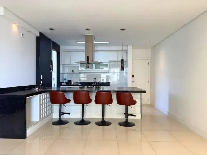 Lindo apartamento 104m2 2 dormitórios sendo 1 suite, 2 vagas. semi mobiliado para locação