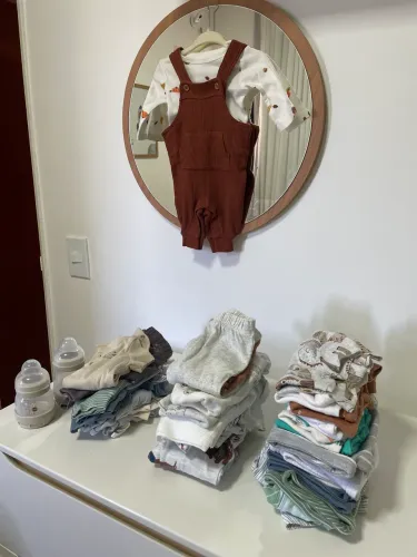 Roupas CARTER?S NB, 3M e 6M + mamadeiras MAM (sem bico)