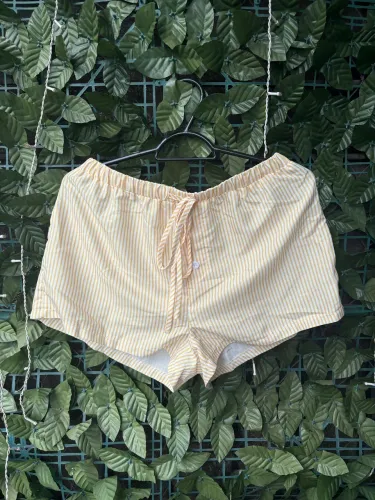 Short listrado SHEIN