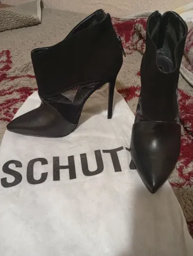 Bota schutz