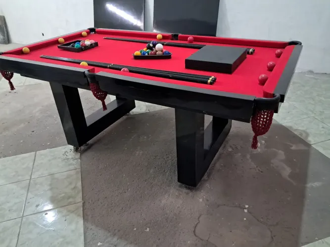 Mesa de sinuca com tampa de madeira em otimo estado
