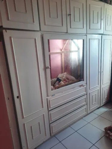 Vendo Guarda Roupa de madeira pura! Mega espaçoso.