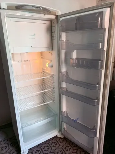 Geladeira Consul frost free $ 900