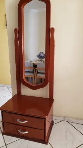 Cômoda com espelho acoplado