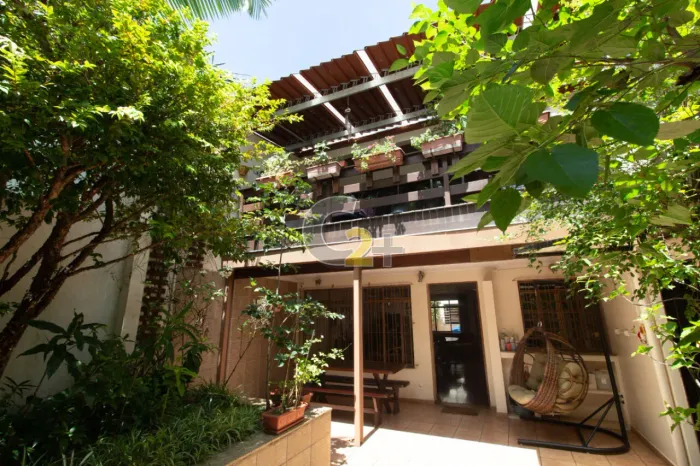 Casa de Vila à venda em Campo Belo, 4 quartos, 2 suítes, 5 vaga de garagem.