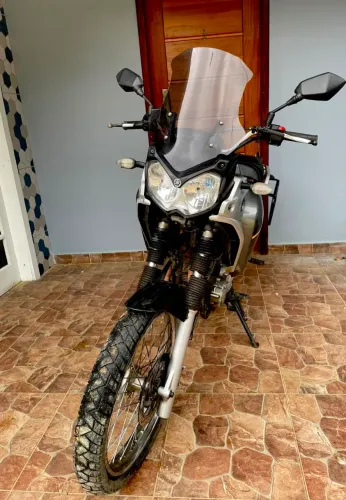 Vendo Yamaha Ténéré 250 ano 2015 Modelo 2016