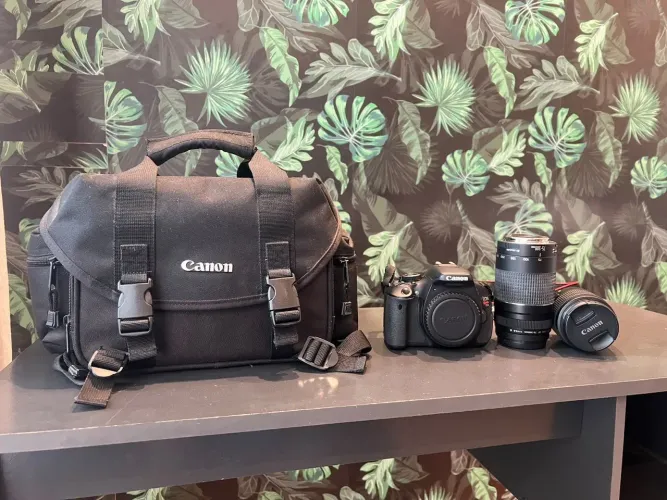 Canon EOS Rebel T3i + 2 lentes e Bag com acessorios