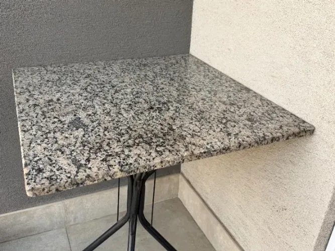 Mesa Quadrada 70x70 Tampo de Granito Base Ferro Reforçada Sacada e Cozinha