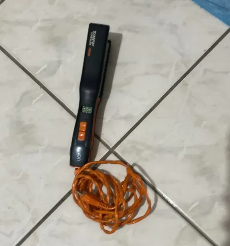 Vendo Prancha/Chapinha Profissional Taiff Titanium 450 Íon (Laranja/Preto).